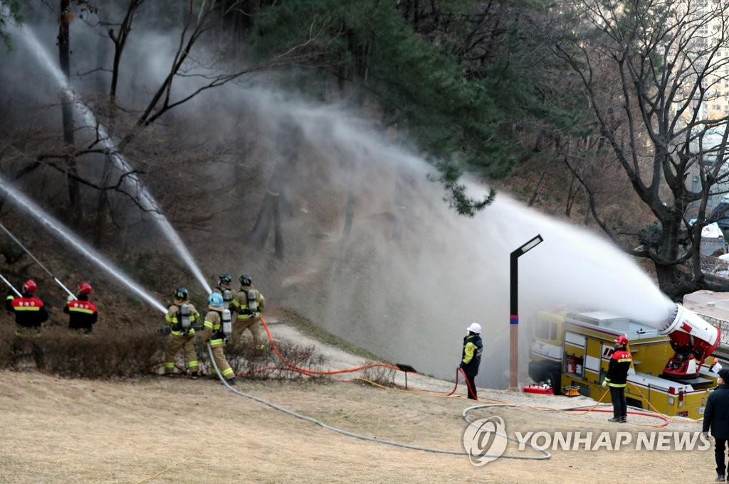 부산 금정산 1부 능선 인근서 불…담뱃불 실화 추정