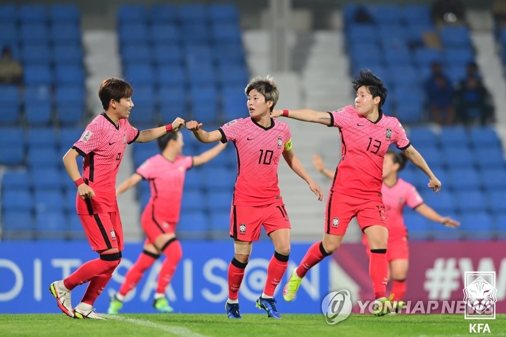 한국 여자축구, 아시안컵 8강 확정…일본과 조 1위 경쟁 남았다