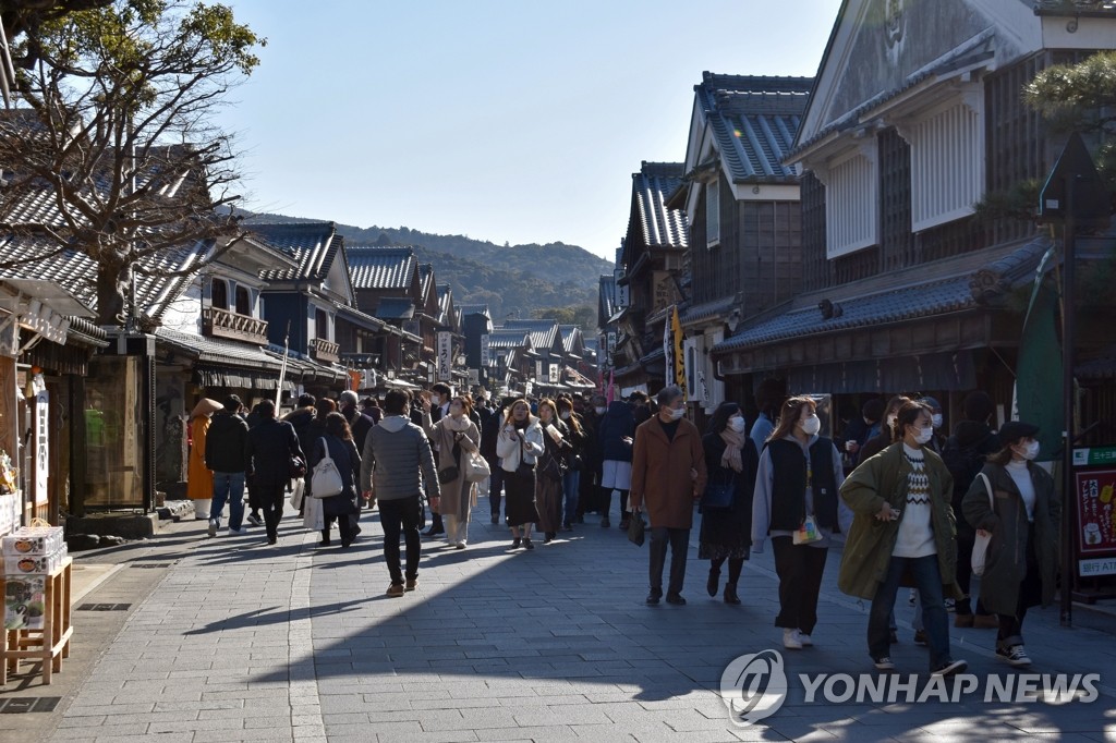 일본 코로나 폭발적 확산에 기시다 지지율 상승세 '멈칫'(종합)