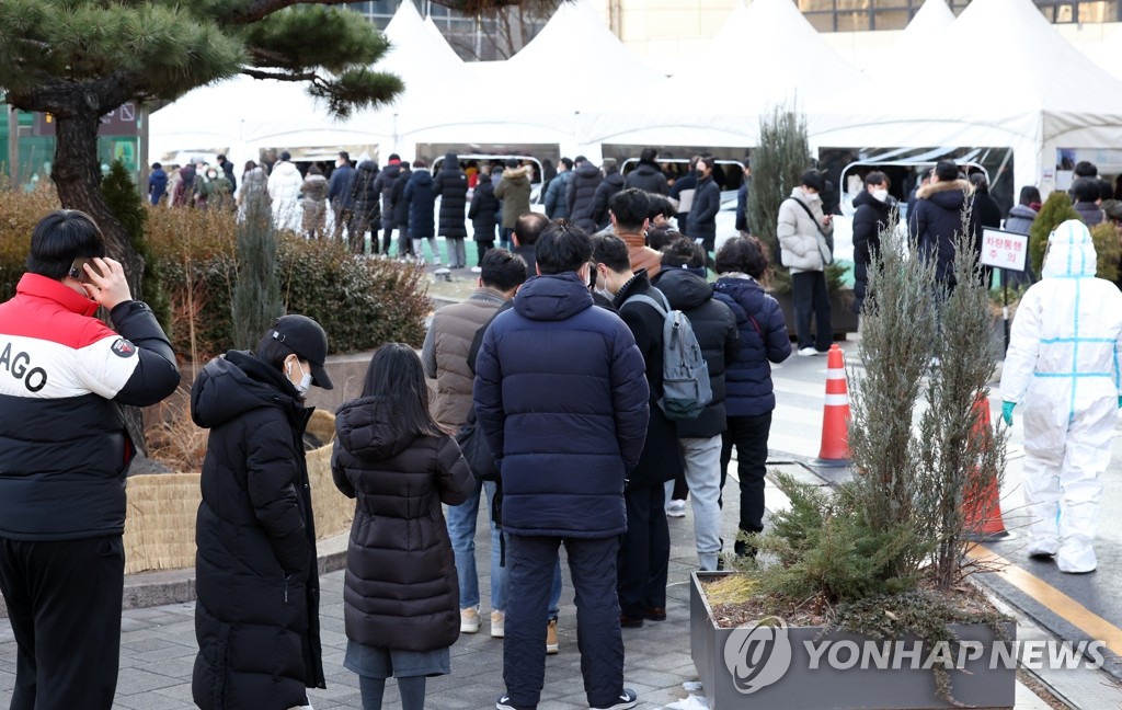 [2보] 신규확진 8천571명, 역대 최다…오미크론 확산에 첫 8천명대