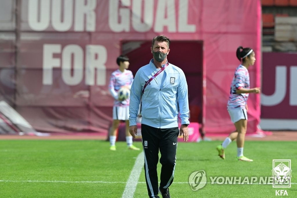 한국 여자축구, 아시안컵 8강 확정…일본과 조 1위 경쟁 남았다