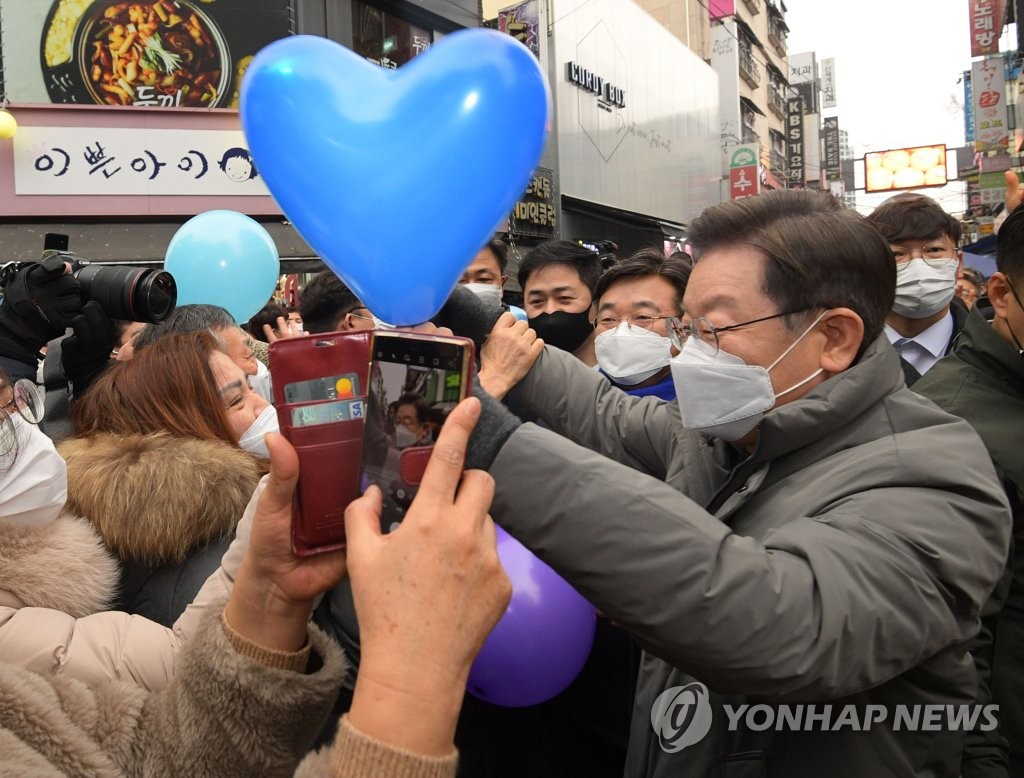 이재명, 노동 공약 발표…나흘째 경기지역 공략