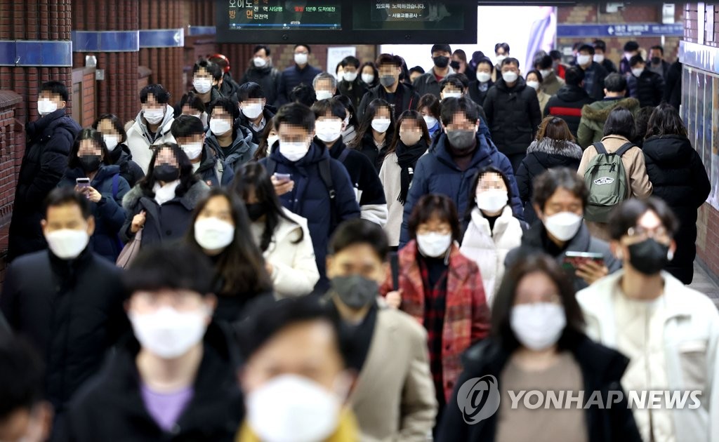 '3밀' 공간서 면 대신 보건용 마스크…"코·입 가리고 밀착착용"(종합)