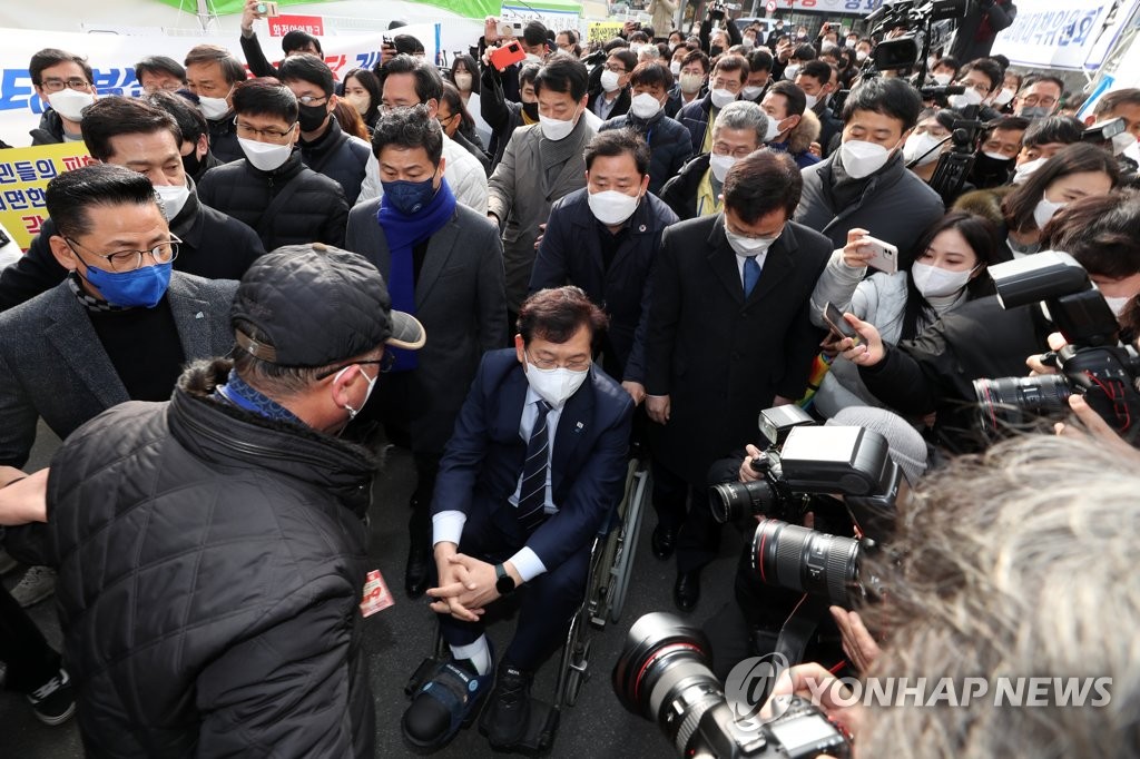 민주당 송영길 "현산, 사운 걸고 붕괴사고 수습해달라"