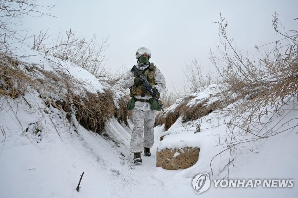 영국 외무장관 "푸틴 개인 제재 배제 안 해"