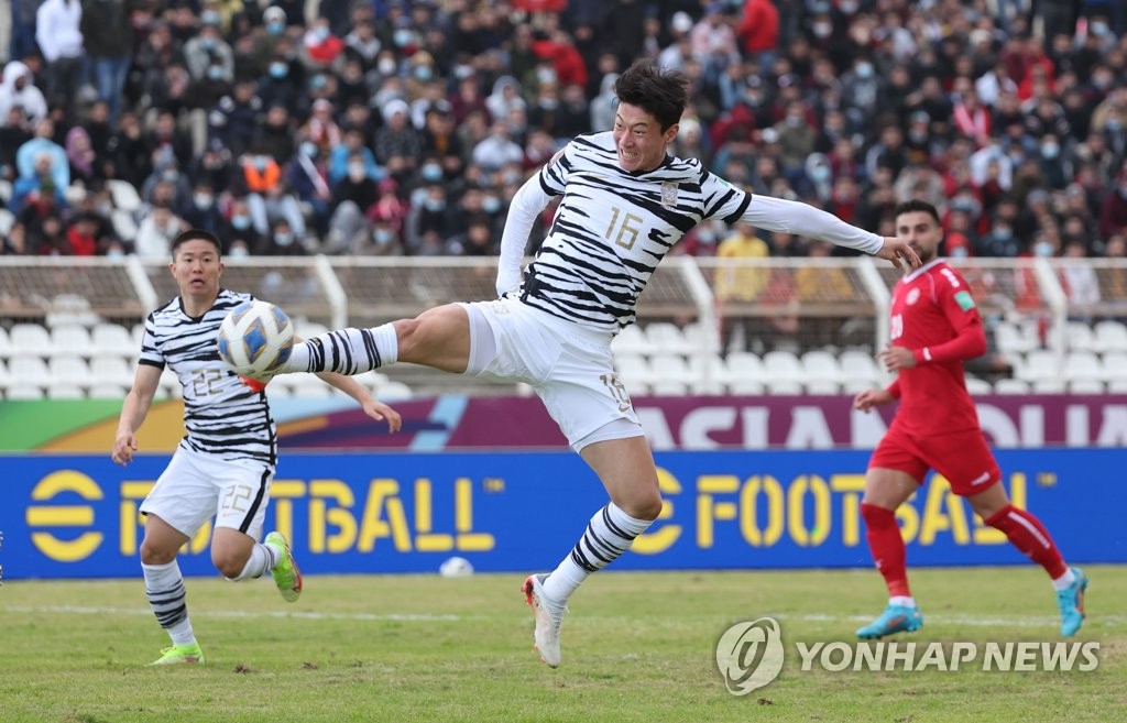 '조규성 선제골' 벤투호, 레바논에 전반 1-0 리드