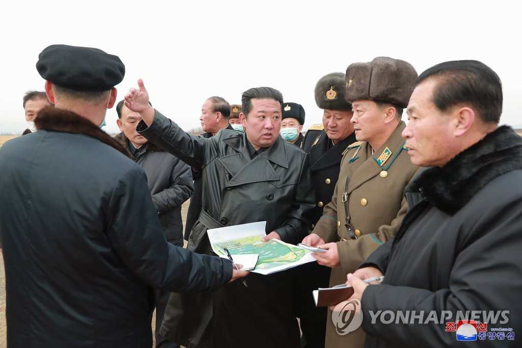 북, 지대지 전술유도탄·순항미사일 발사 동시공개…타격력 과시(종합2보)