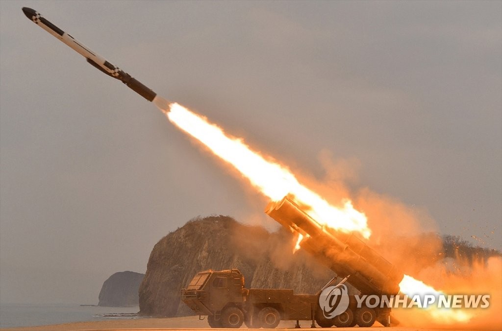 북, 지대지 전술유도탄·순항미사일 발사 동시공개…타격력 과시(종합2보)