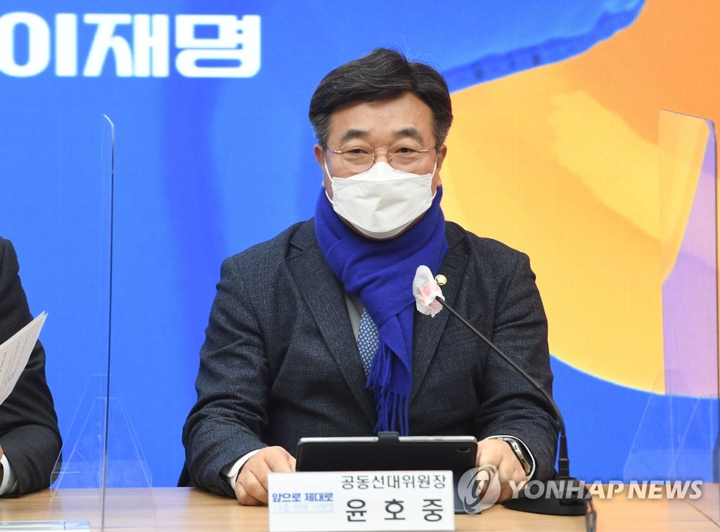 윤호중 "정부, 진단키트 1인당 2개씩 매주 무상지급해야"