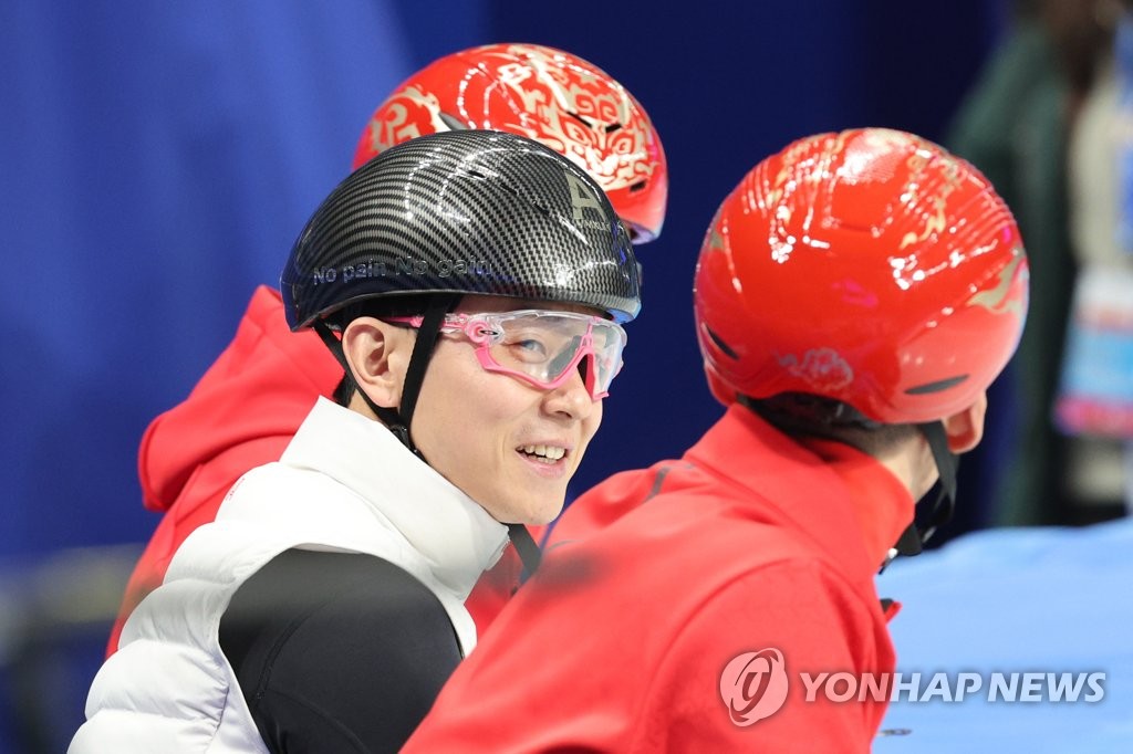 [올림픽] 안현수, 중국 쇼트트랙 대표팀 지휘…훈련복 입고 직접 뛰었다