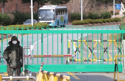 군대 코로나 확진자 이틀 연속 세자릿수…확산세 이어져