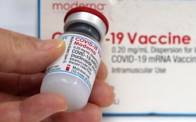 모더나, 오미크론 표적 코로나19 백신 2상 첫 대상자 접종