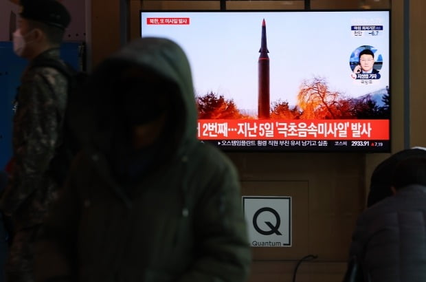 북 탄도미사일 '속도 마하10' 극초음속 가능성…엿새전보다 진전