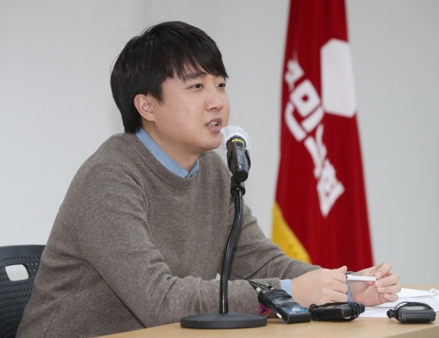 이준석 국민의힘 대표가 지난 13일 오후 울산시당 강당에서 열린 '제4기 울산 청년정치사관학교' 특강을 하고 있다. 사진=연합뉴스