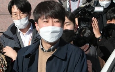 윤석열·이준석, 현충원서 '냉랭'…李 "선대위 복귀의사 없어"