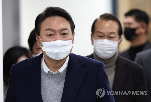 尹·李, 당직인선 정면충돌…李 "제 도장 찍힌 임명장 못준다"