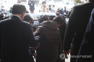 '통장 잔고 증명 위조' 윤석열 장모 공범 징역 1년 6월 구형