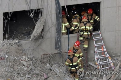 붕괴 사고 실종자 1명 발견에도 구조 난항…야간에도 수색 계속