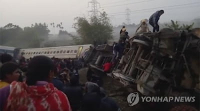 인도 열차 탈선사고 사망자 7명으로 늘어…"45명 부상"