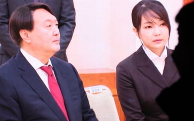 '더는 악재 없다'…베일 벗은 김건희, 선거지원 앞당겨질까