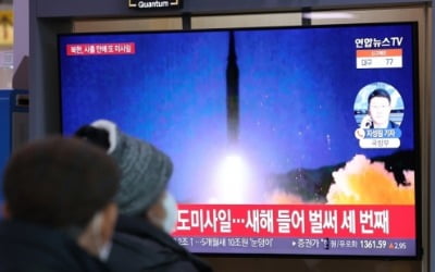 북한, 이번엔 평양 비행장서 단거리 탄도미사일 2발…새해 4번째