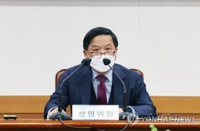 조해주, '선관위원직 계속 수행하느냐'는 질문에 "예. 제 의무"