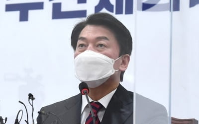 안철수, 단일화 가능성 질문에 "제 갈길 묵묵히 간다"