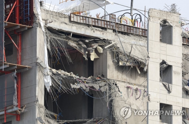 현산, 슬라브 두께 약 2배로 늘려 무단 변경…당국 승인 안 받아