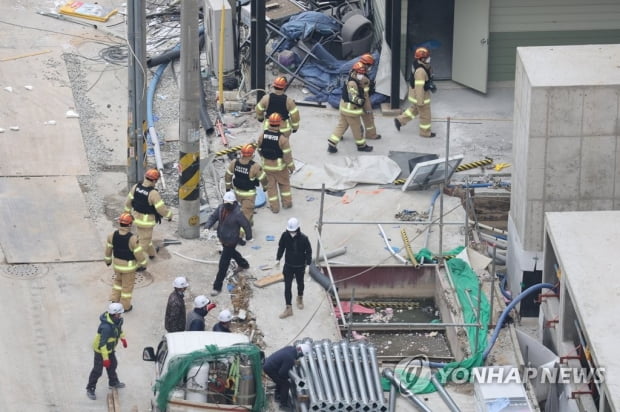 타워크레인 해체 사흘째…광주 붕괴현장 상층부 정밀수색 지연