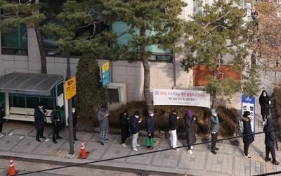 오미크론 국내 검출률 50% 넘어 우세종됐다…"의료체계 전환"