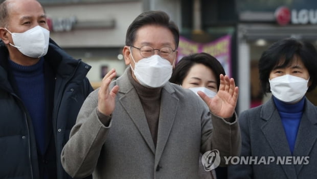 설 밥상머리 민심이 대선 운명 가른다…이재명·윤석열 총력전