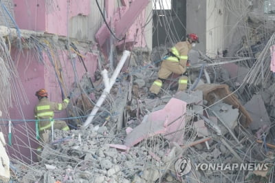 "안전한 곳 건물 중심부 하나뿐"…붕괴사고 매몰자 구조 난항(종합)