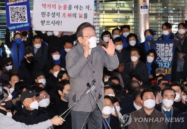 이재명 "박정희 정권서 전라도 소외" 이준석 "지역갈등 조장"