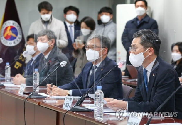 이재명, 尹과 양자토론에 "어떤 주제든 수용…조건좀 달지 말라"