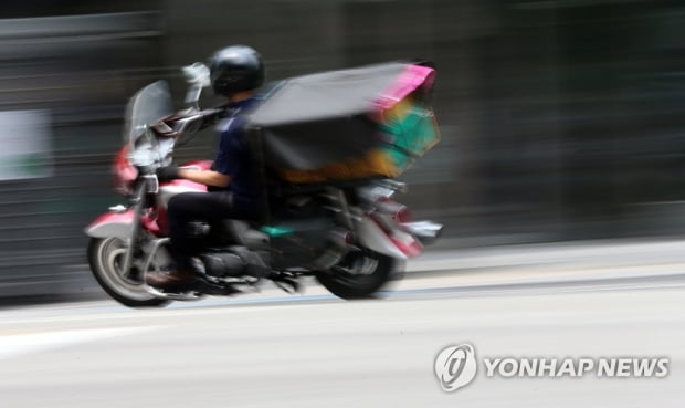 작년 퀵서비스 운전자 월수입 203만원…산재보험 가입률 7% 그쳐