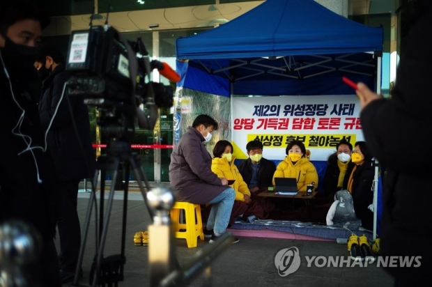 안철수·심상정, 李·尹 양자토론 불발에 철야농성 종료