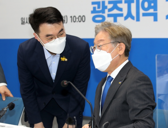 이재명 더불어민주당 대선 후보(오른쪽)와 김남국 의원. / 사진=연합뉴스