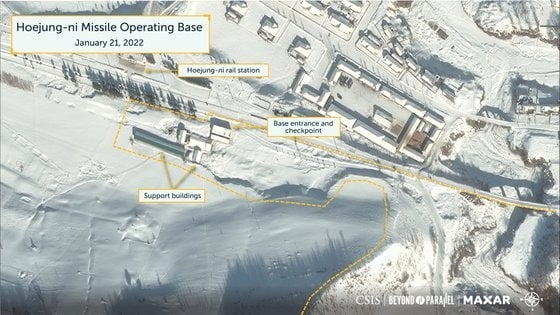 미국 전략국제문제연구소(CSIS)가 7일(현지시간) 공개한 보고서에서 밝힌 회중리 미사일기지를 지난달 21일 촬영한 인공위성 사진./ 사진='분단을 넘어' 웹사이트