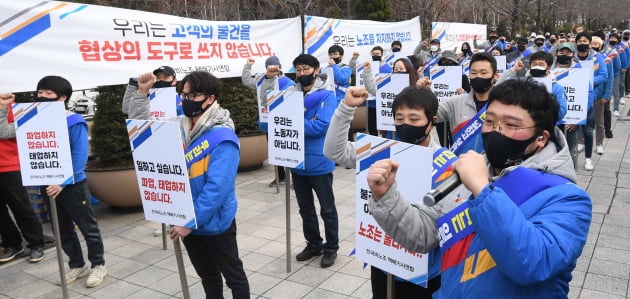 [포토] 파업 중단 촉구하는 비노조 택배기사들