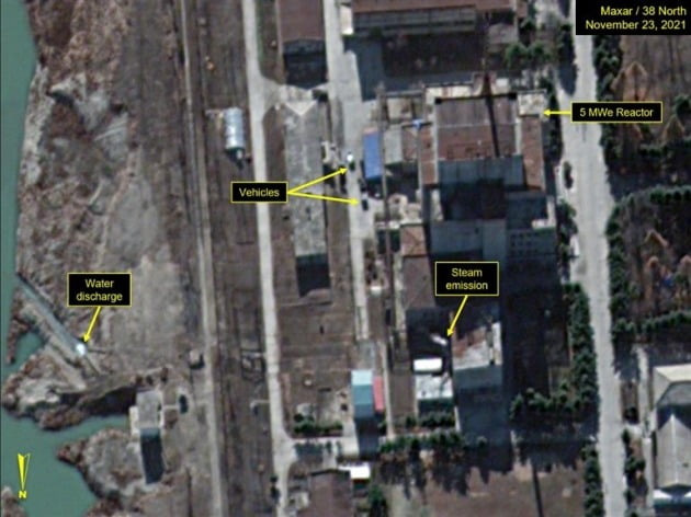 북한이 영변 핵시설의 5MW 원자로를 가동 중이라는 흔적이 상업 위성사진을 통해 추가로 포착됐다./ 사진=38노스