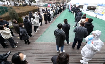 보건소 PCR 양성 늑장 통보 논란…"보건소도 너무 힘든 상황"