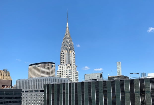 방사형 계단식 아치가 돋보이는 크라이슬러 빌딩.  /뉴욕=강영연 기자 
