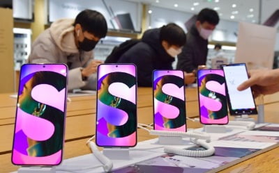 갤S22, 삼성 스마트폰 역사 새로 썼다…사전개통 '역대 최대'