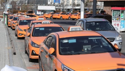 법인 택시기사에 1인당 100만원…28일부터 소득안정자금 신청