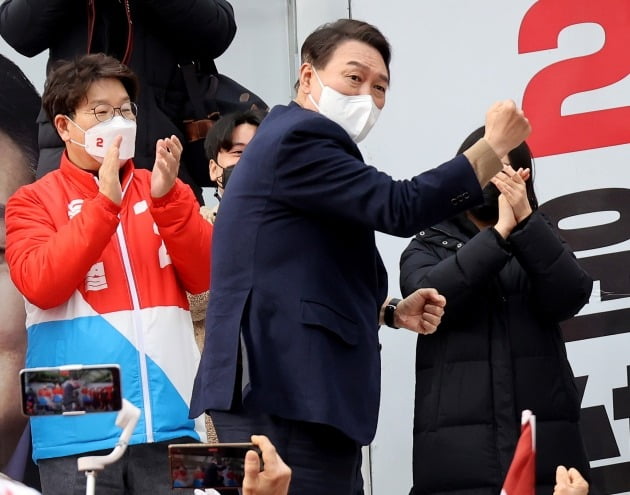 윤석열 "시민단체 불법이익 전액 환수" 한 줄 공약