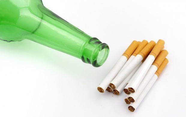 음주 습관이 있다고 답한 102명은 음주 습관이 없다고 답한 83명에 비해 항체값이 15% 정도 낮았다. 흡연자도 비흡연자에 비해 항체값이 낮았지만 음주에 따른 영향보다는 작게 나타났다. 사진은 기사와 무관함. /사진=게티이미지뱅크 