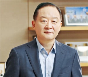 강성희 오텍 회장, 음압병동 신사업 개척…"코로나 극복 밀알 될 것"