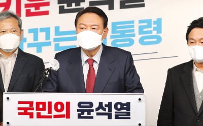 검찰 독립성에 힘 실은 윤석열…"법무부장관 지휘권 없애겠다"