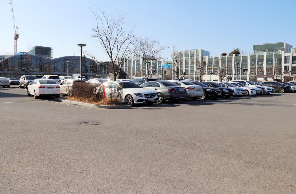 세종시청 별관 신축 논란…"행정 효율" vs "공실상가 활용해야"