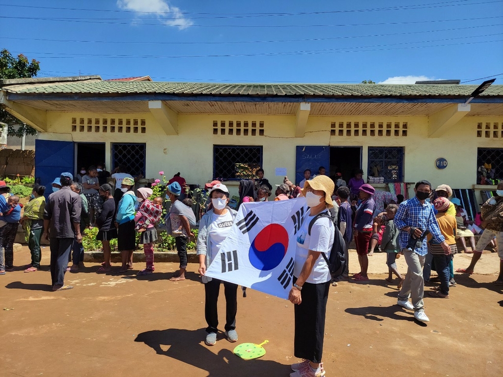 마다가스카르 한인회, 설 맞아 수재민에 긴급 구호품 전달